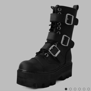 Black Dino Platform Boots / T.U.K